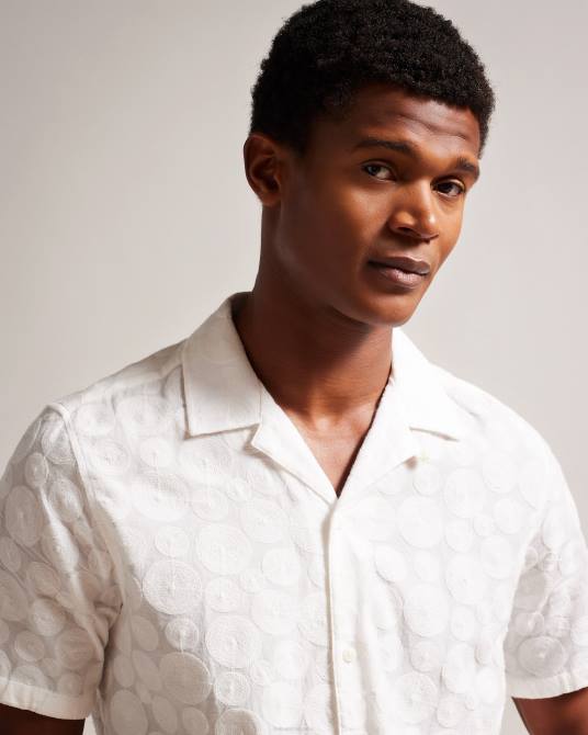 Ted Baker hombres 2ZFP1365 ropa camisa Allbury de manga corta con bordado circular blanco