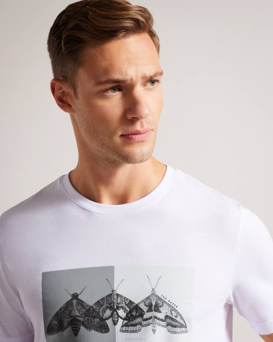 Ted Baker hombres 2ZFP1264 ropa camiseta rewild de manga corta y corte estándar con estampado de polillas blanco