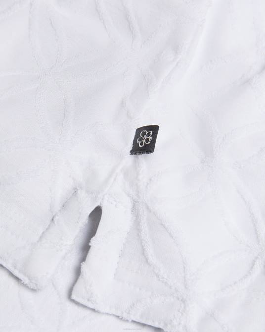 Ted Baker hombres 2ZFP1404 ropa polo maroc de manga corta con cremallera y jacquard blanco