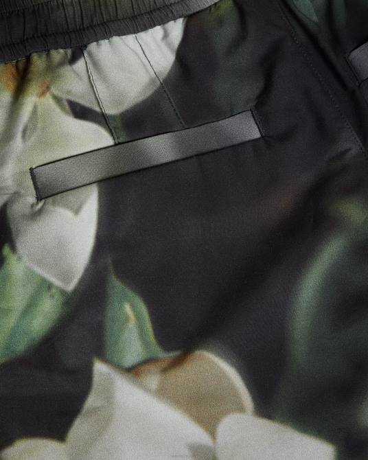 Ted Baker hombres 2ZFP1712 ropa pantalones cortos caol con estampado floral digital negro