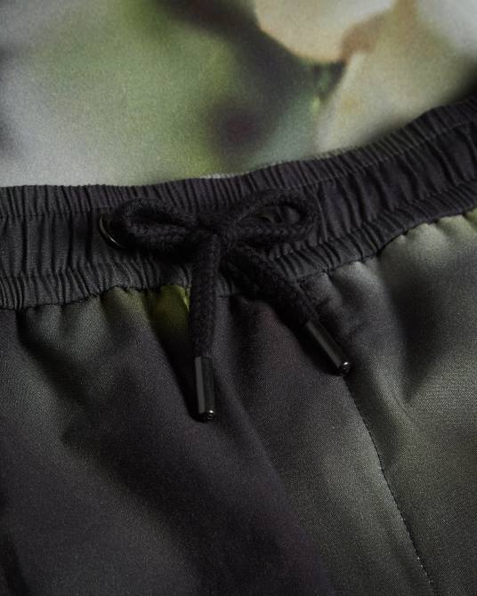 Ted Baker hombres 2ZFP1712 ropa pantalones cortos caol con estampado floral digital negro