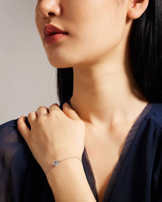 Ted Baker mujer 2ZFP963 joyas pulsera trenzada de flores color plata