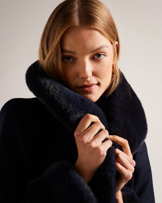 Ted Baker mujer 2ZFP422 ropa abrigo loleta con cinturón, cuello y puños de pelo sintético Armada