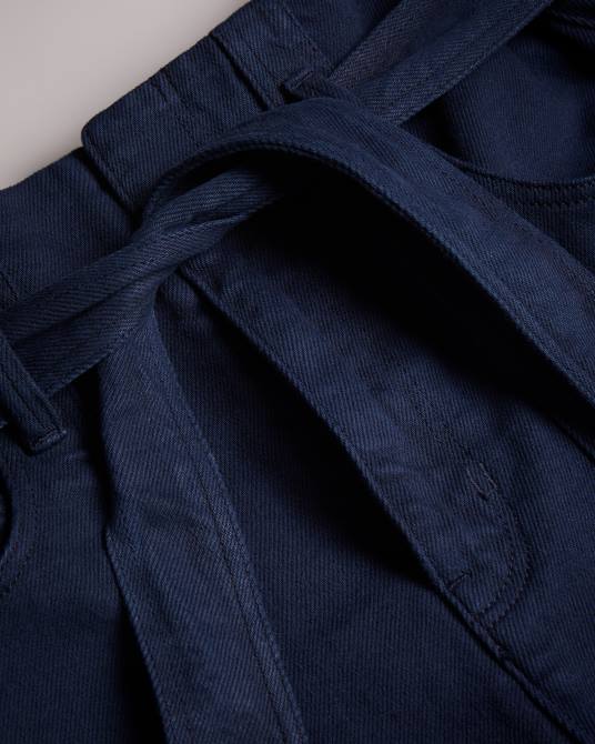 Ted Baker mujer 2ZFP352 ropa Danikii shorts de mezclilla con lazo y talle alto azul oscuro