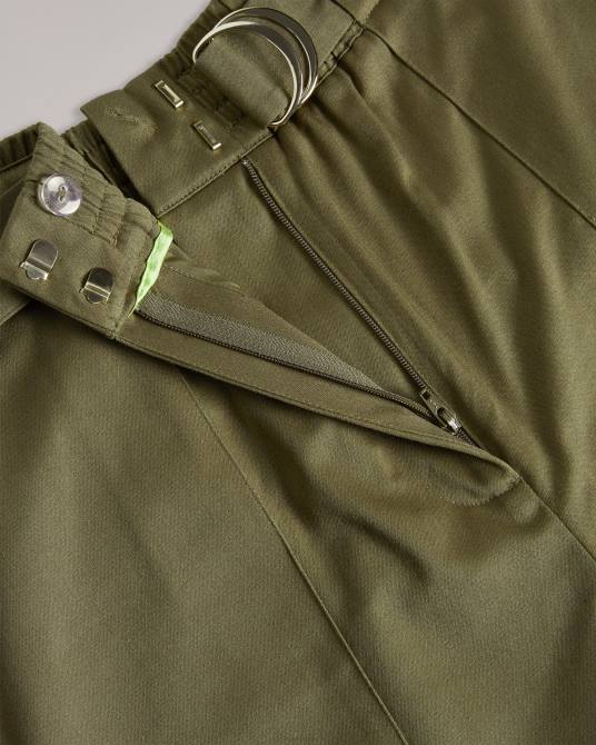 Ted Baker mujer 2ZFP595 ropa pantalones cortos con detalle de anilla en D ronnieie aceituna