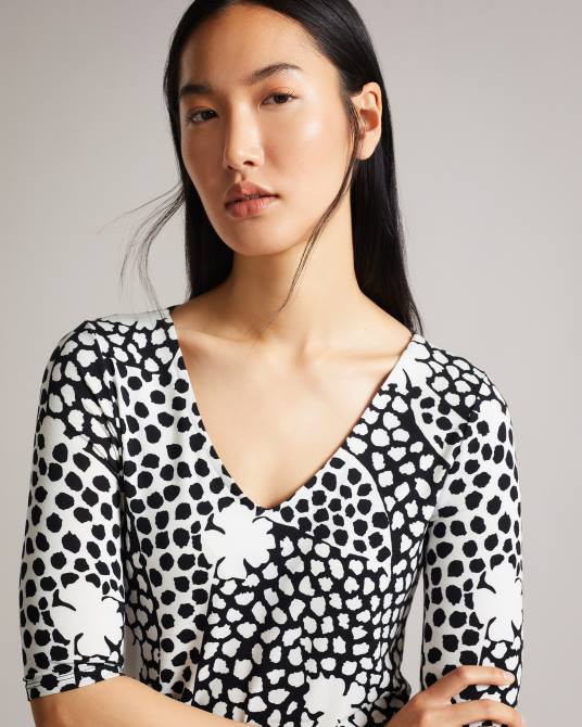 Ted Baker mujer 2ZFP489 ropa lucyz camiseta ajustada con cuello en V negro