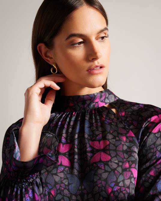 Ted Baker mujer 2ZFP71 ropa blusa heiydii de satén con cuello alto y estampado de mariposas negro