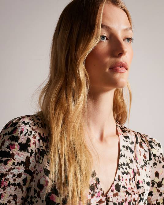 Ted Baker mujer 2ZFP50 ropa Vestido midi entallado y de vuelo con aplicación de escalera luceeya Rosado oscuro