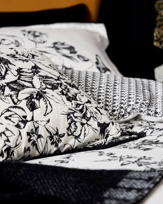 Ted Baker recopilación 2ZFP2091 artículos para el hogar almohada floral audina elegancia blanco